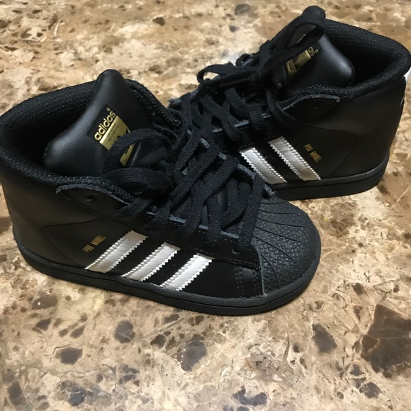 Toddler Adidas perfect condition - Picture 4 of 4
